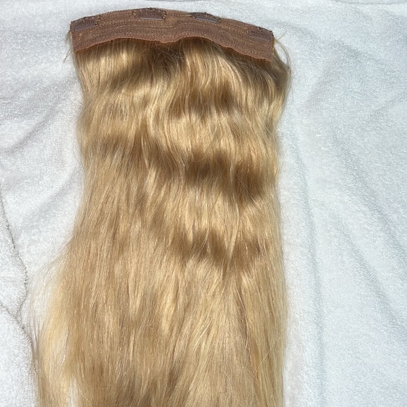 Clip-in Hair Extensions - Picture 4 of 5
